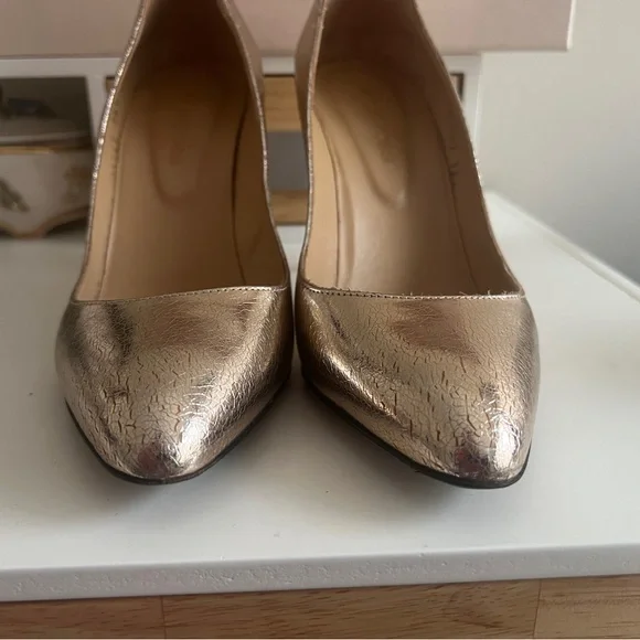 Sergio Rossi Cracked Metallic Rose Gold Mid Pumps - Picture 6 of 8